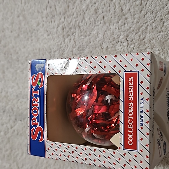 NWOT NEBRASKA HUSKIES CHRISTMAS ORNAMENT - Picture 2 of 4